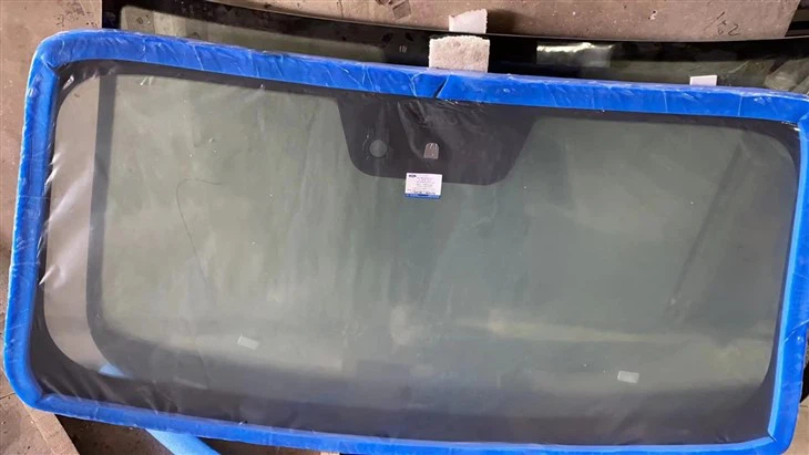 Ford Mustang Windshield Rain Sensor And Night Vision Right Side Driver's Windshield